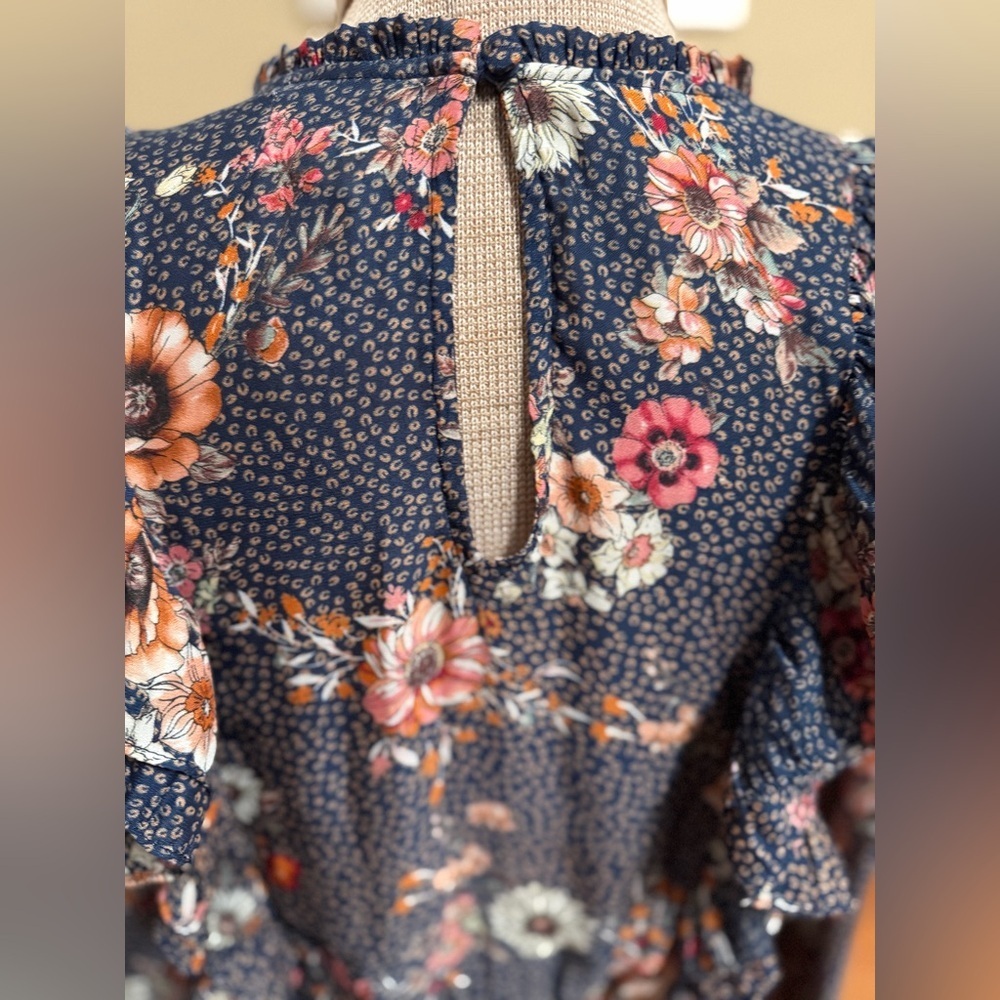 ✨ Lost + Wander Floral Ruffle Blouse ✨ - Picture 4 of 7